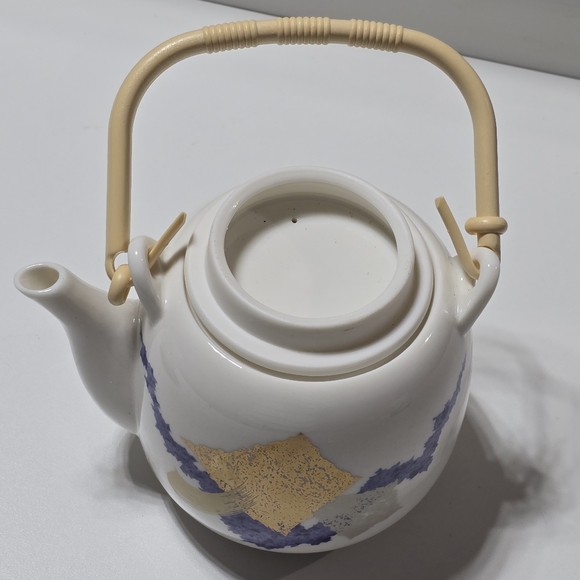 Vintage Tea kettle with 4 cups made in Japan - Picture 8 of 14